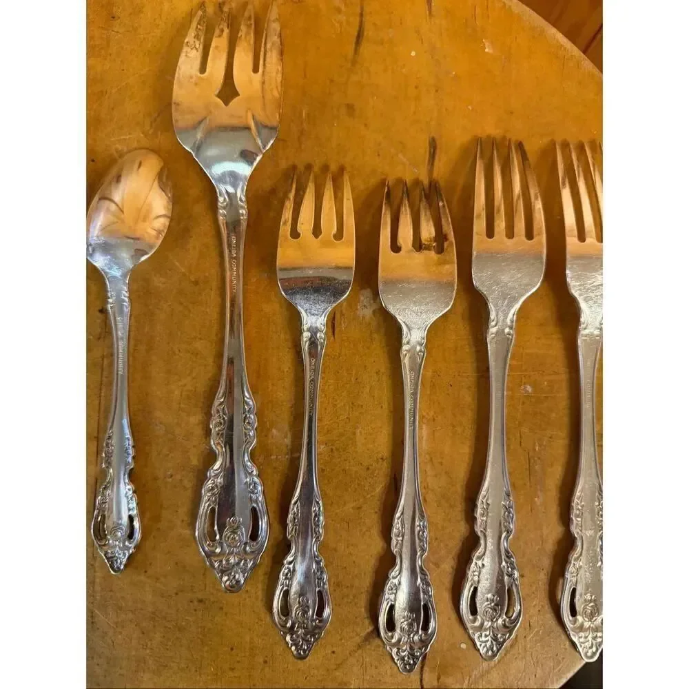 Oneida Real Silverplate Community Brahms 3 Spoons 2 Salad Forks 2 Forks 1Large F